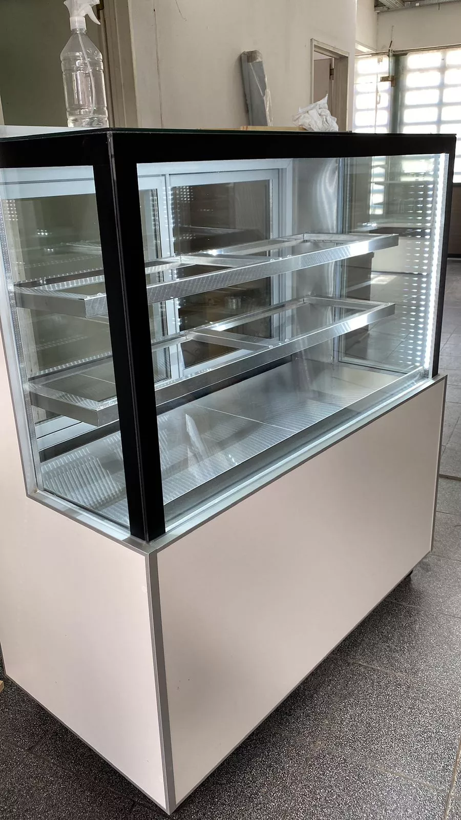 Heladera tortas exhibidora