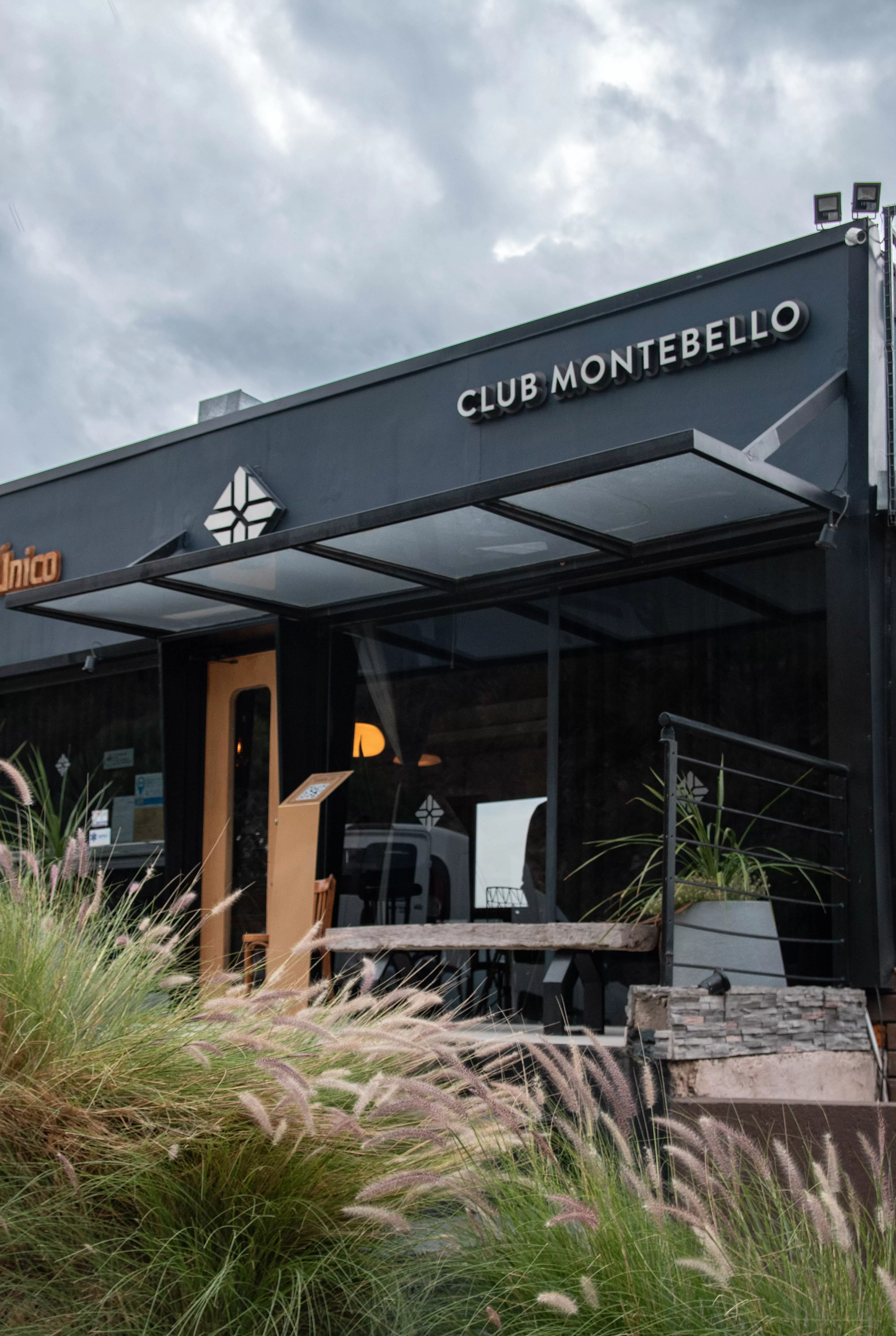 Club montebello exterior entrada 1