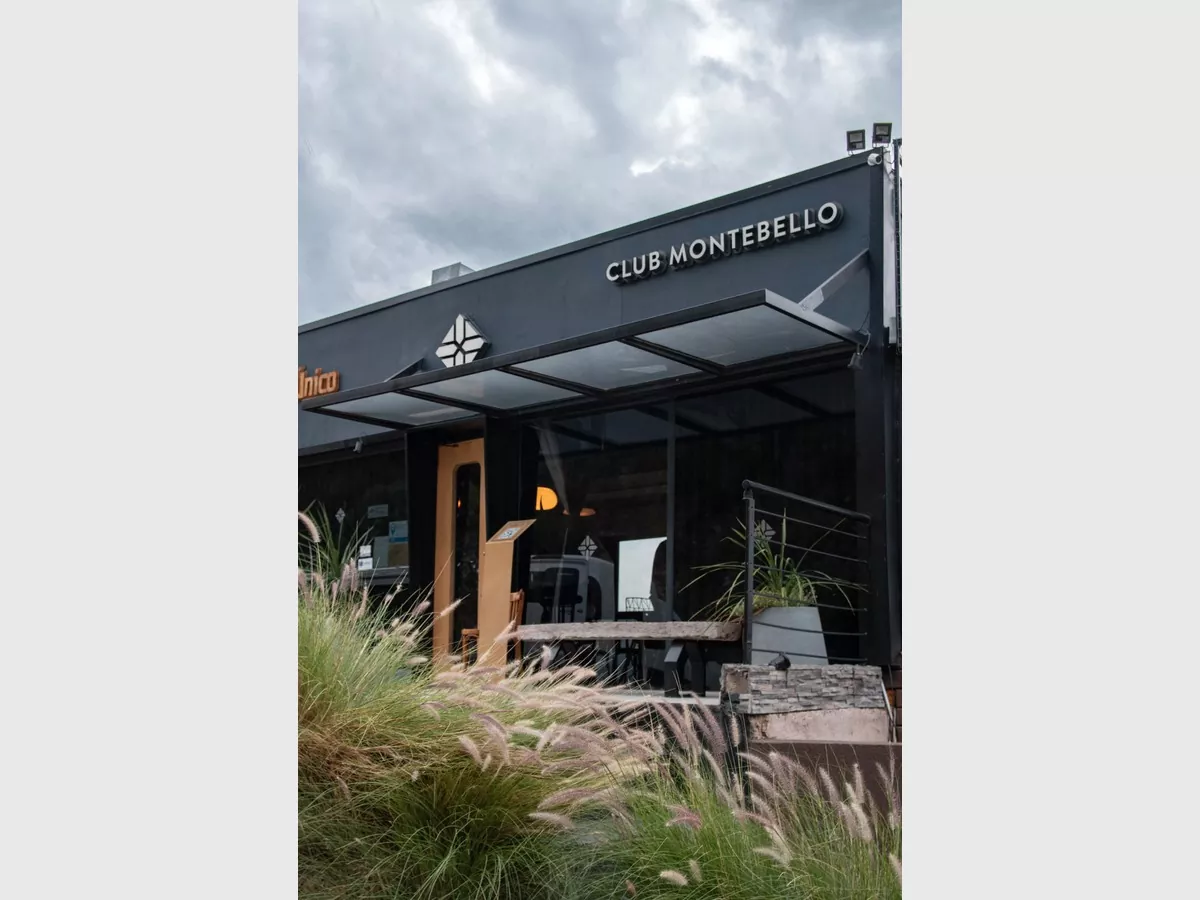 Show club montebello exterior entrada 1