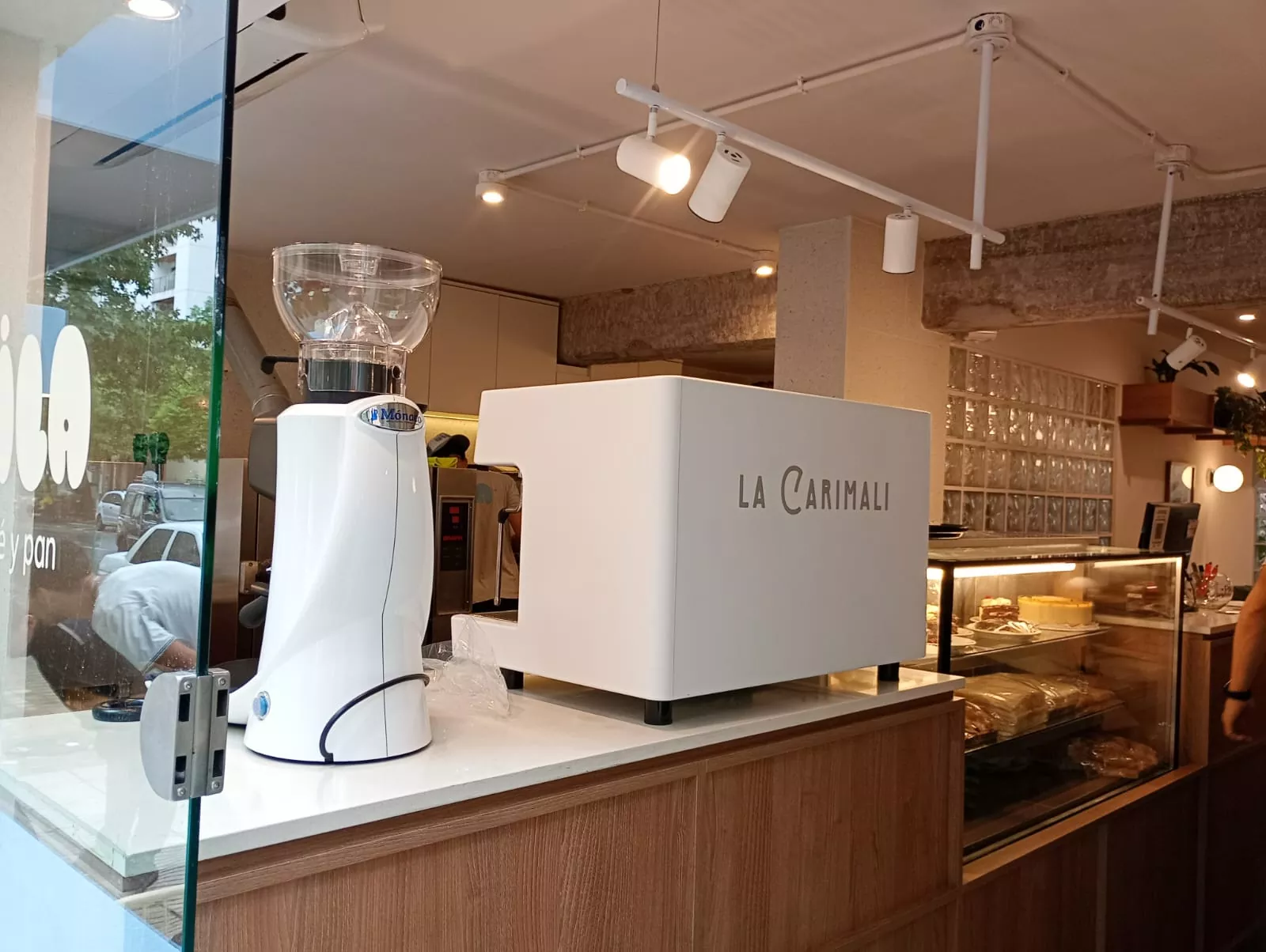 87090638 1dc4 446c a619 6247d470c33d