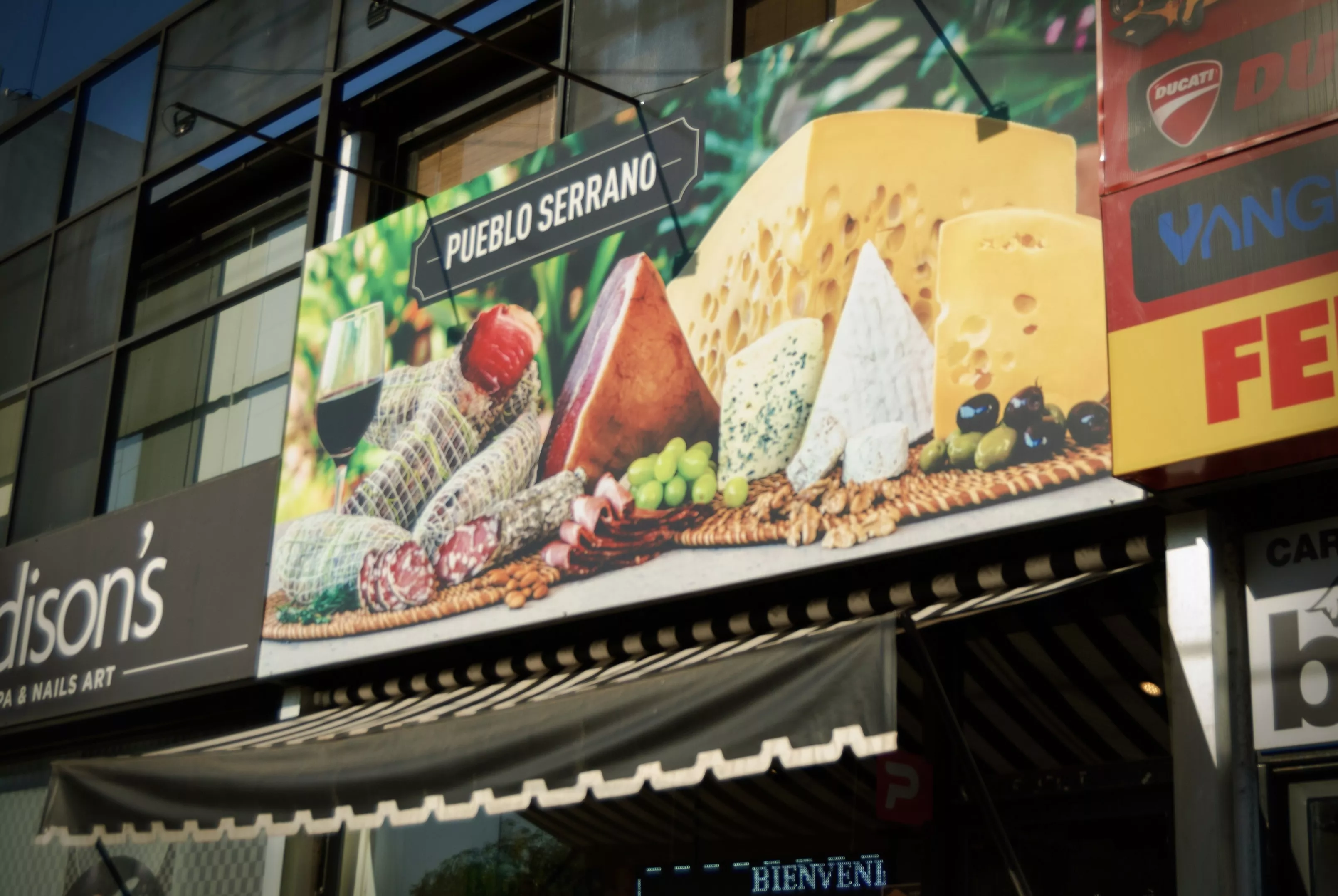 Post negocio afuera 11 2