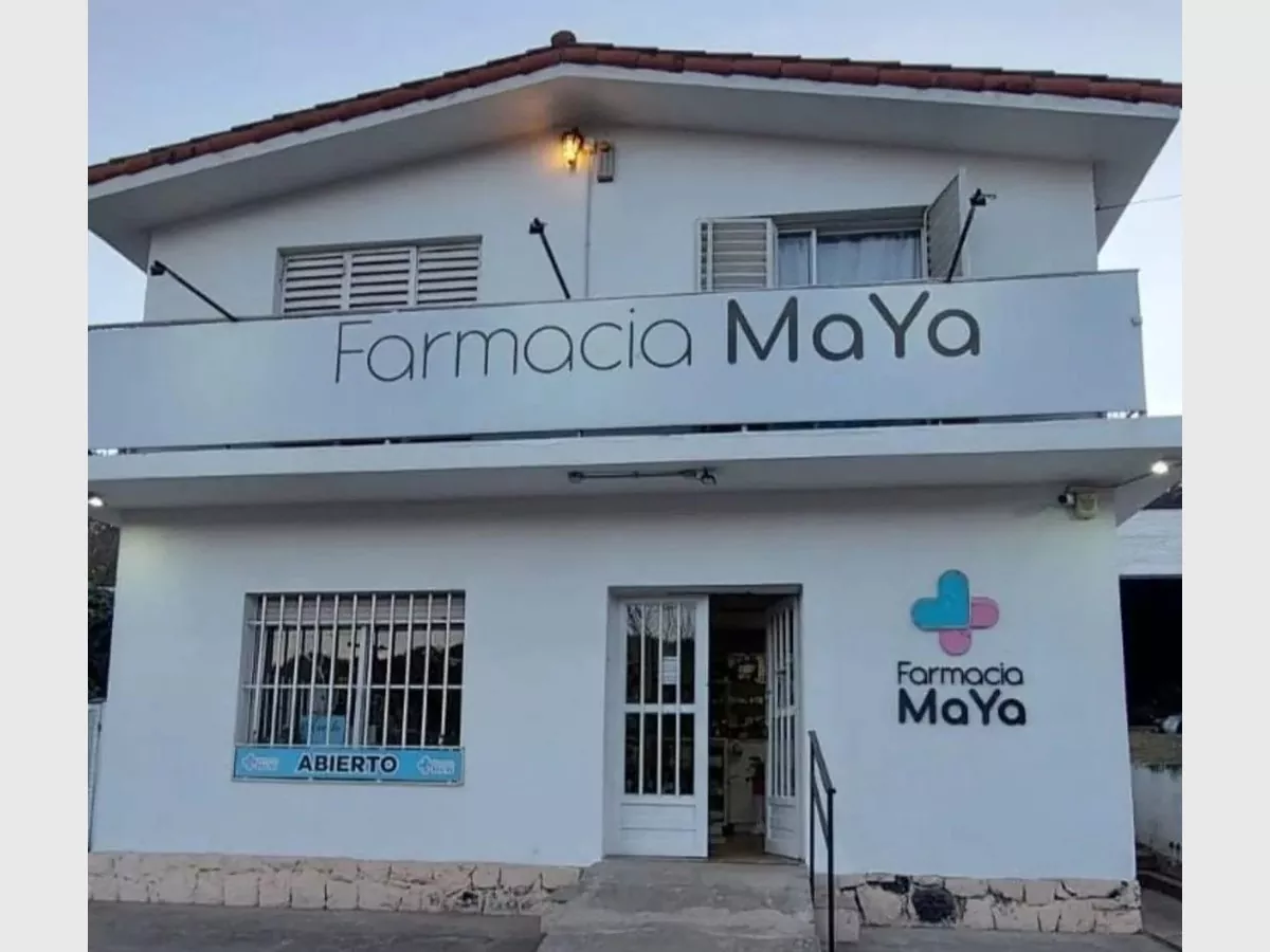 Show frente de farmacia maya